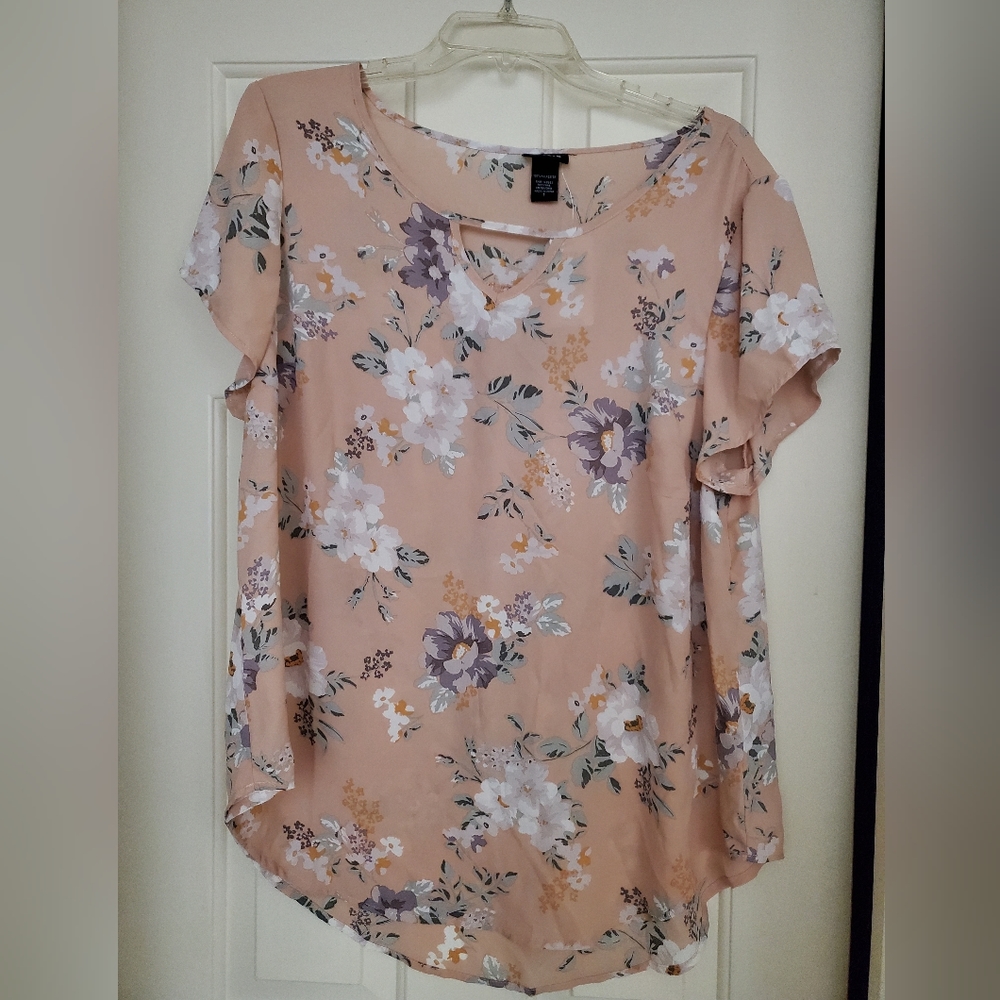 FINAL SALE : NEW WITH TAGS TORRID SIZE 1 NUDE PINK FLORAL TOP!